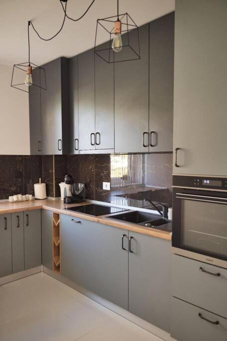 Eliza'S Apartment By Oasis Homes Орадеа Екстериор снимка